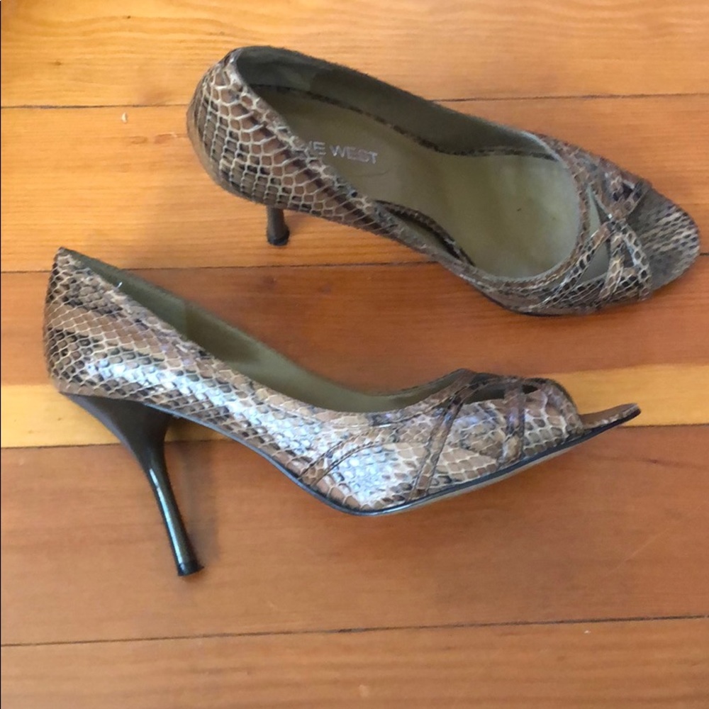 Nine West sz 7 open toe snakeskin pump